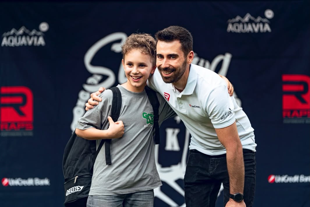 Aly Avram alături de un sportiv StrongBike